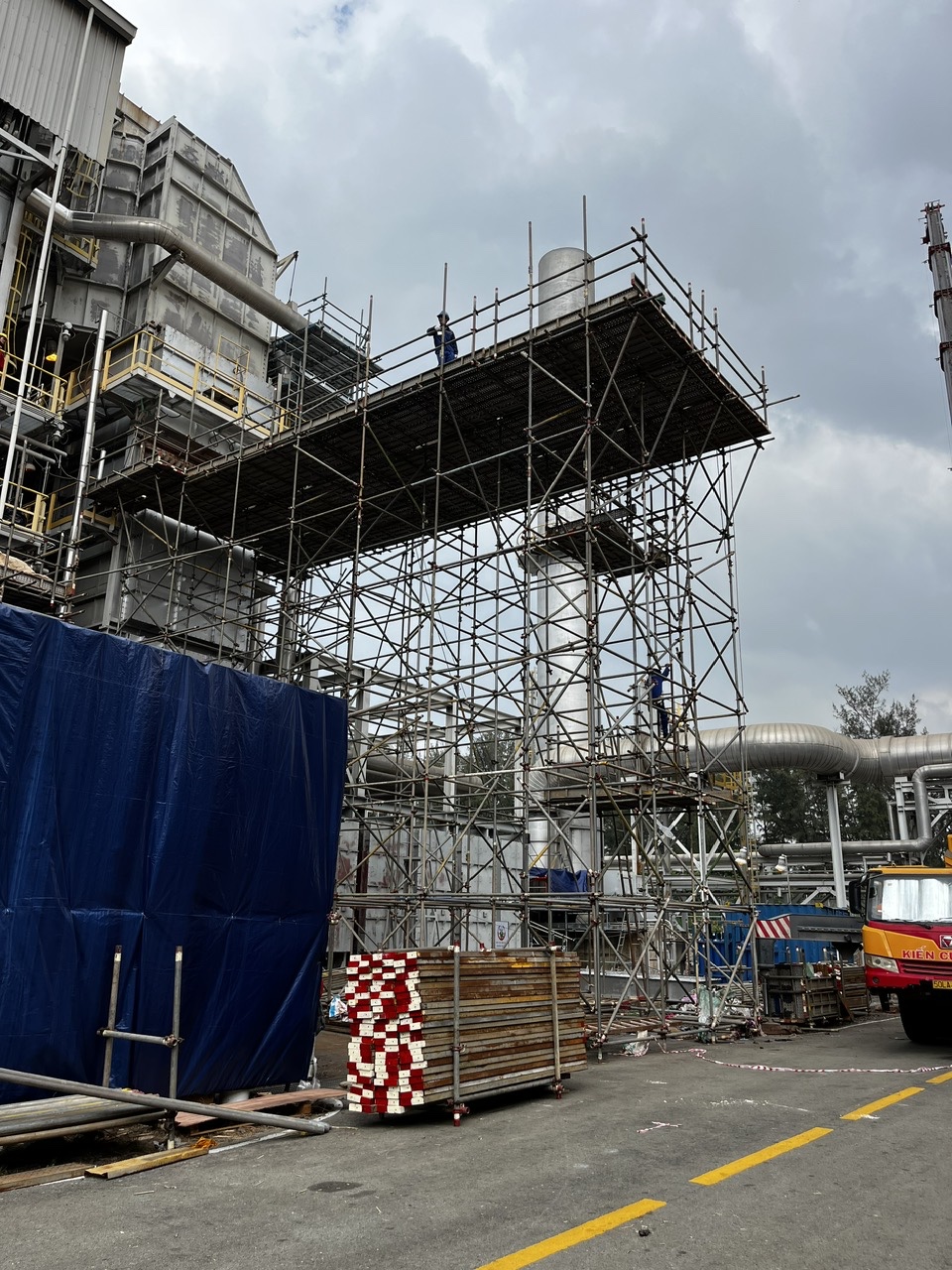 Lắp đặt/tháo dỡ giàn giáo phục vụ thi công